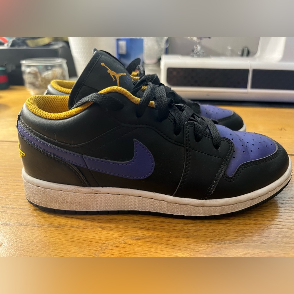 Nike Jordan sneakers boys 4